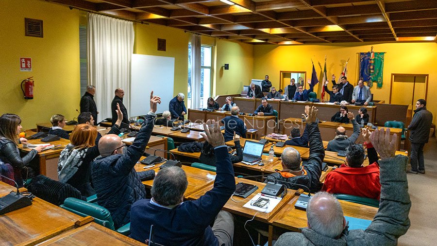 Nuoro.  Approvati gli equilibri di bilancio sul filo del rasoio dopo uno scontro di fuoco