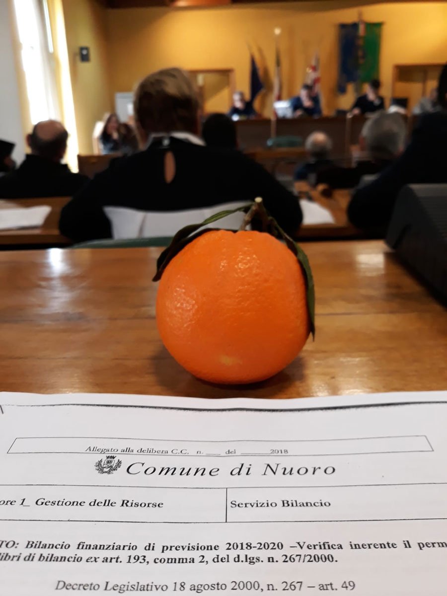 Nuoro. i Sardisti regalano le arance al Sindaco: “da dieci mesi i detenuti senza garante”