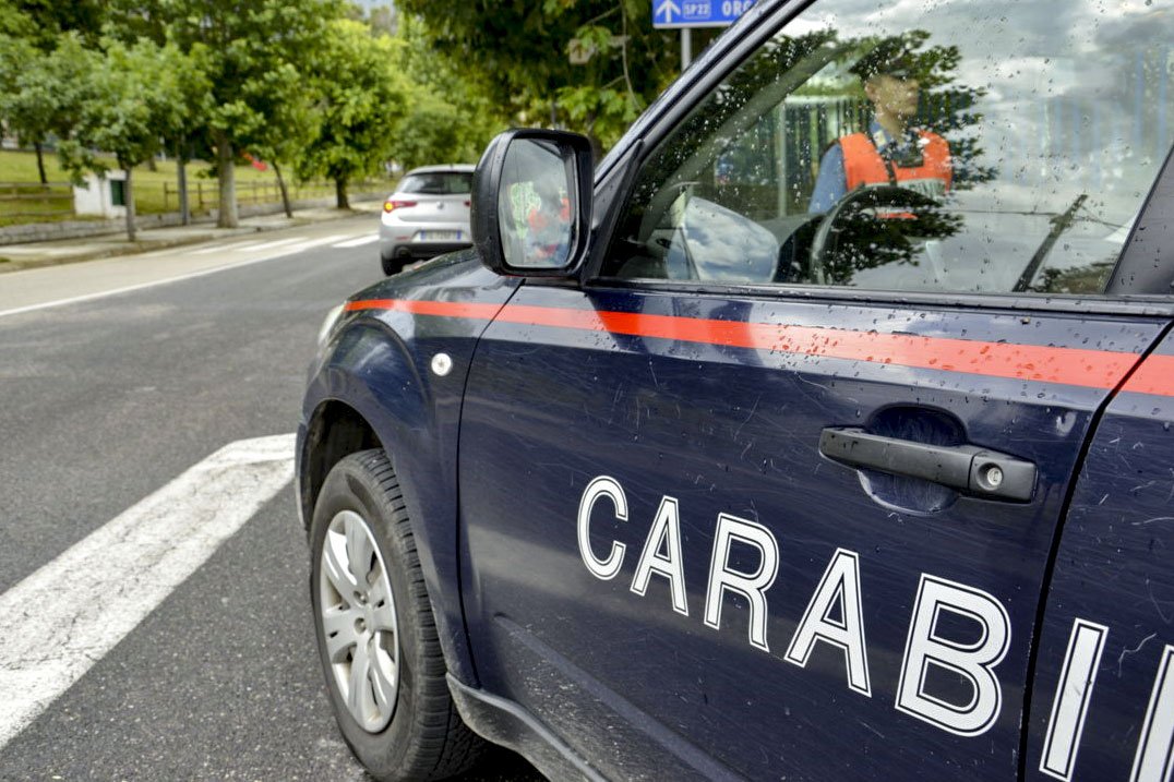 Blitz dei Carabinieri a Orgosolo. Sequestrati armi, droga e denaro per tre milioni di euro: tre arrestati