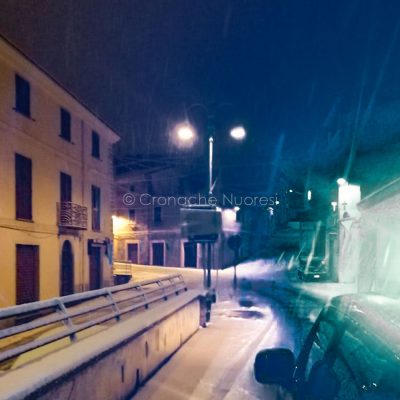 L'abitato di Fonni sotto la neve