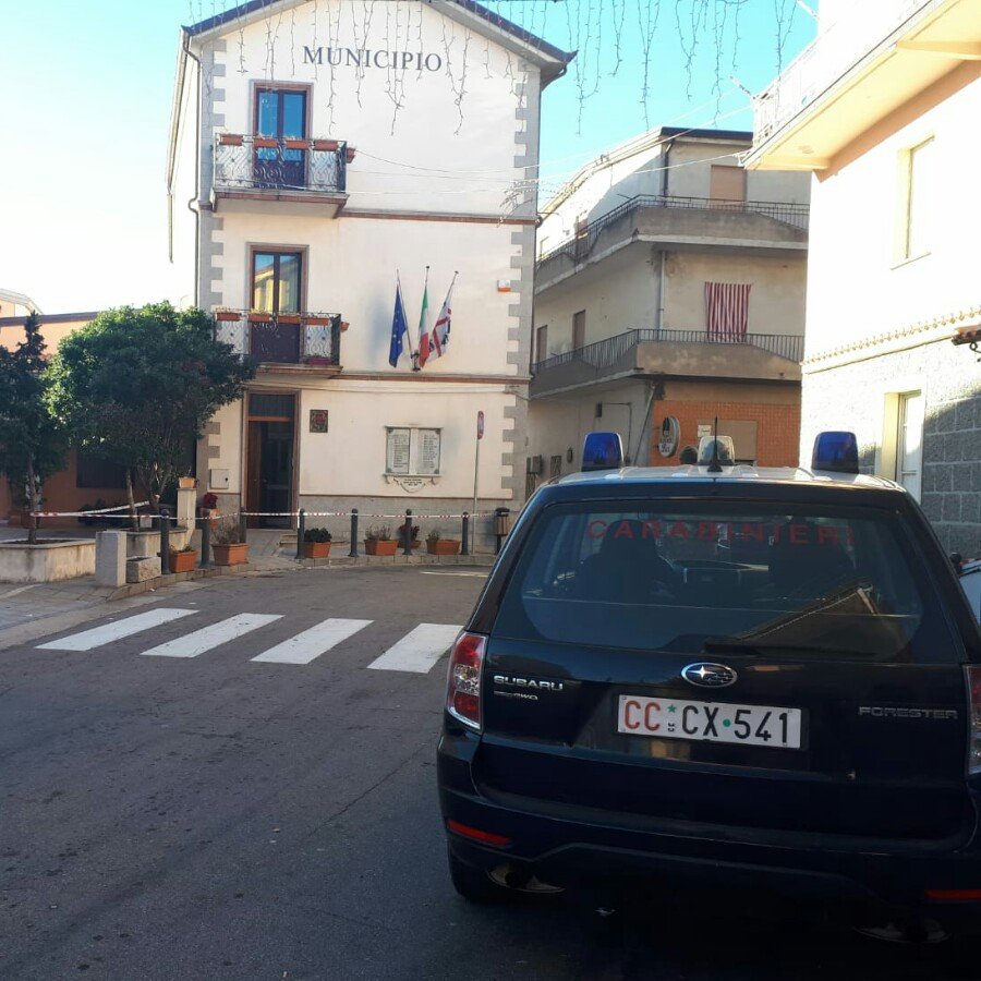 Bomba carta vicino a un’abitazione: due giovani nei guai