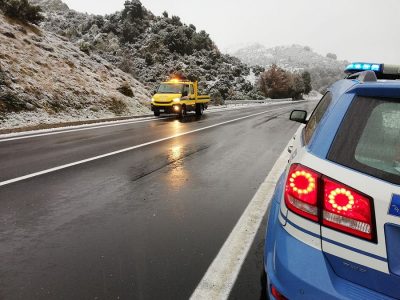 Polizia stradale e ANAS sulla Statale 389