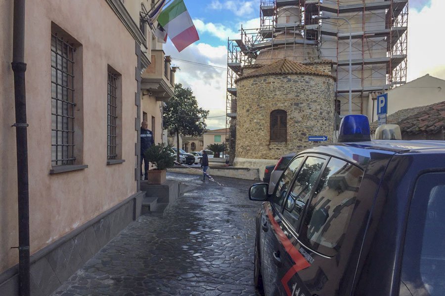 Atto intimidatorio a Galtellì: spari nella notte contro la finestra del Municipio