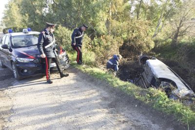 L'auto nella scarpata