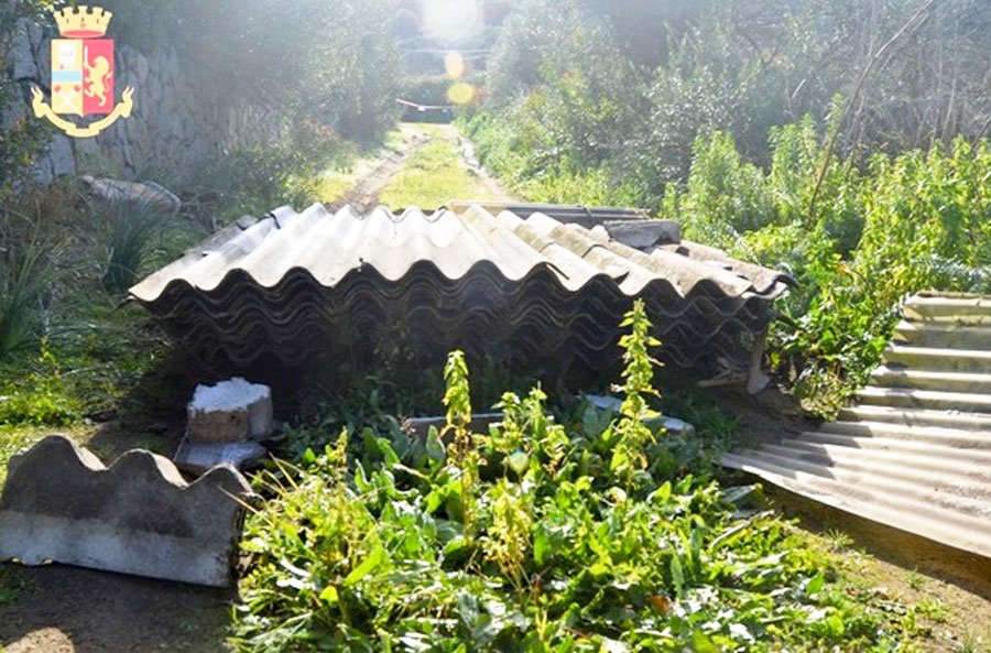 Scoperta una discarica abusiva di eternit in una zona archeologica