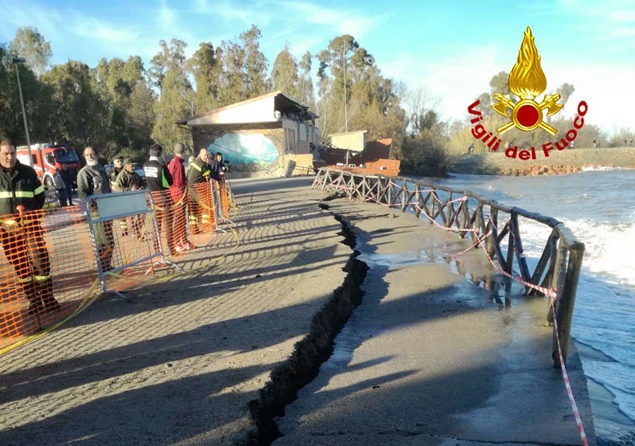 Il lungo mare Museddu a Cardedu devastato da una violenta mareggiata