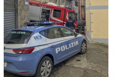 Polizia sul posto del rogo