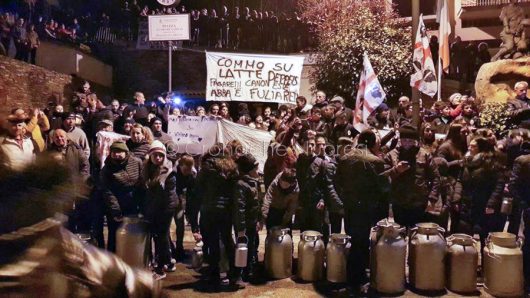 Desulo. La protesta dei pastori (foto A.Zilaghe)