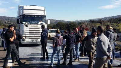 Protesta del latte al bivio per la Statale 129 (foto S.Novellu)