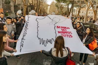 Studenti nuoresi durante la manifestazione di ieri (foto S.Novellu)