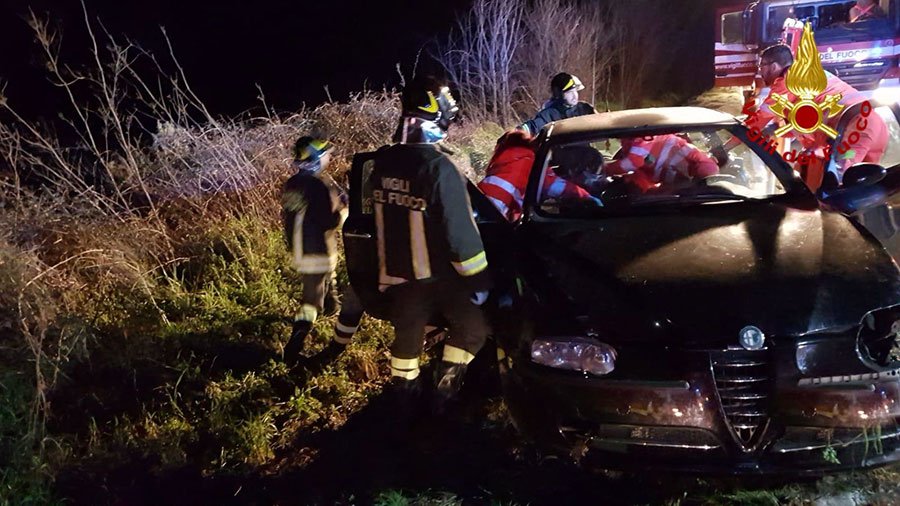 Alfa Romeo 147 esce di strada sulla Statale 129: feriti quattro giovani