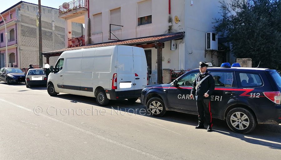 Oliena. Colpo al furgone delle sigarette, rubati circa 20 colli: è caccia all’uomo