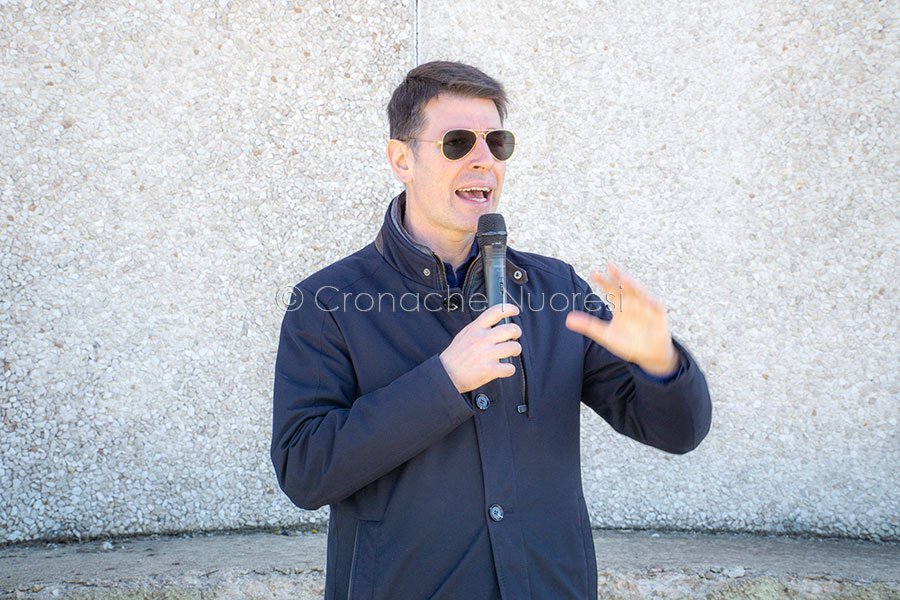 Pratobello, l'intervento dell'europarlamentare Ignazio Corrao (foto S.Novellu)