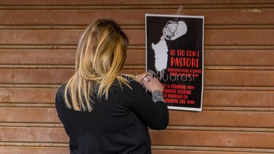 Serrande abbassate a Nuoro per protesta (foto S.Novellu)