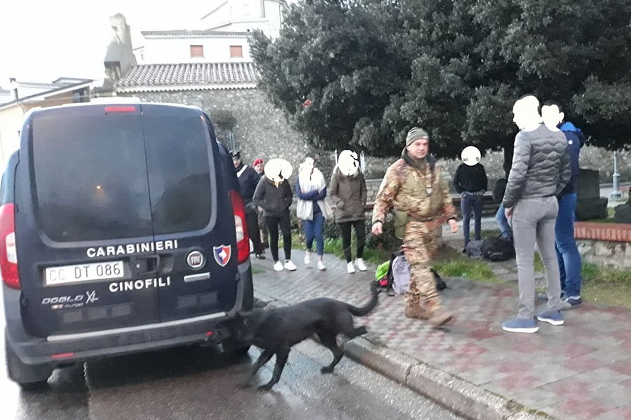 Droga. Scuole e piazze di Orgosolo al setaccio dei Carabinieri