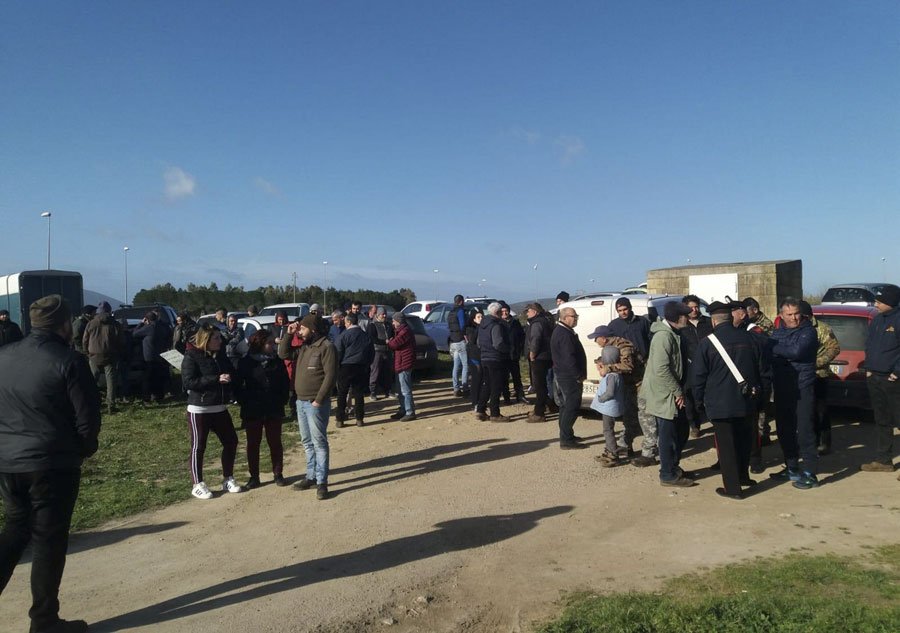 La Guerra del latte: I pastori marciano verso l’aeroporto di Alghero e domani saranno ricevuti a Montecitorio