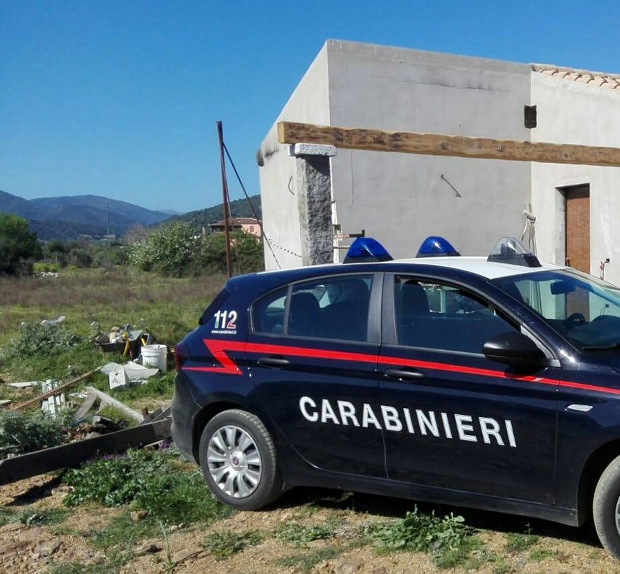 Casa rurale a fuoco nella notte: si indaga per individuare la natura del rogo
