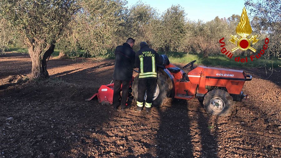 Tragedia a Capo Comino. Bimbo di tre anni travolto e ucciso dalla fresa di un trattore