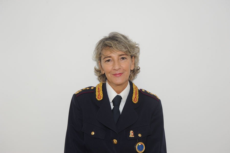 Giusi Stellino si insedia a Oristano. “Questore donna? Ormai è una cosa normale”