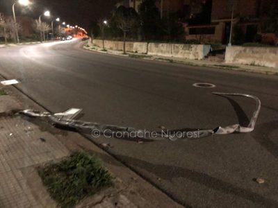 Il palo dopo lo schianto