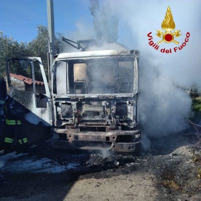 La cisterna data alle fiamme a Igoli