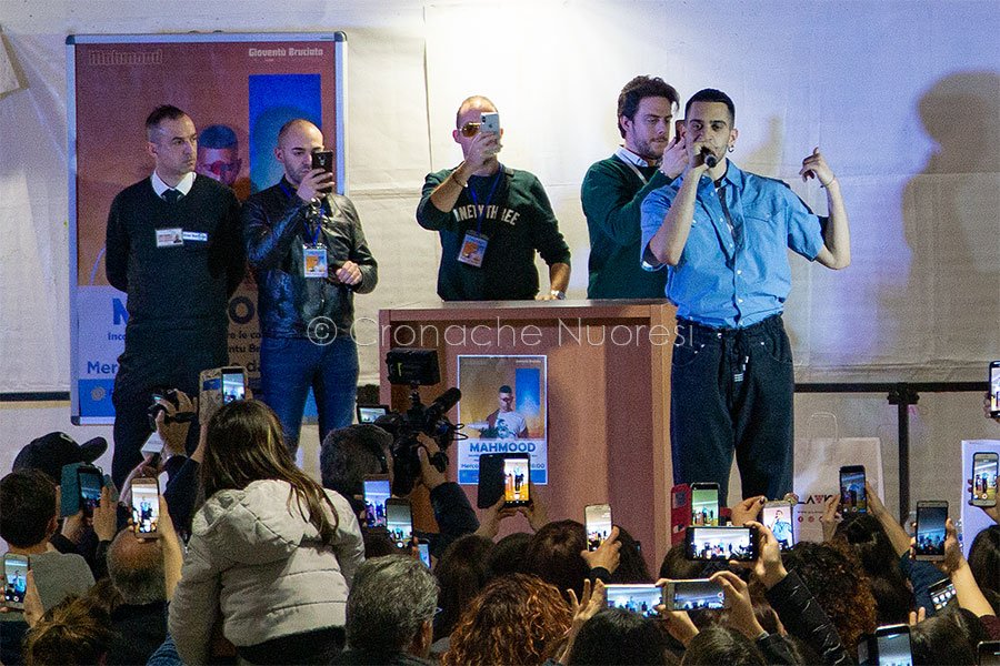 Mahmood, il ragazzo semplice conquista i nuoresi e non solo – VIDEO