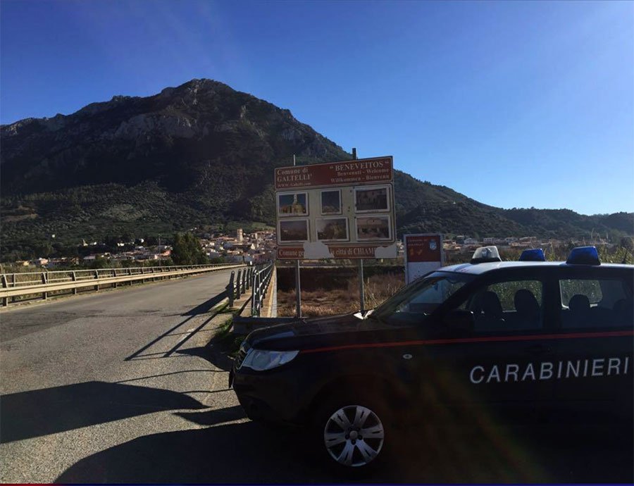 20enne ai domiciliari a passeggio per le vie del paese: arrestato