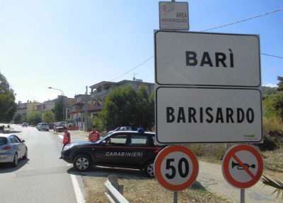 Carabinieri durante un controllo a Bari Sardo
