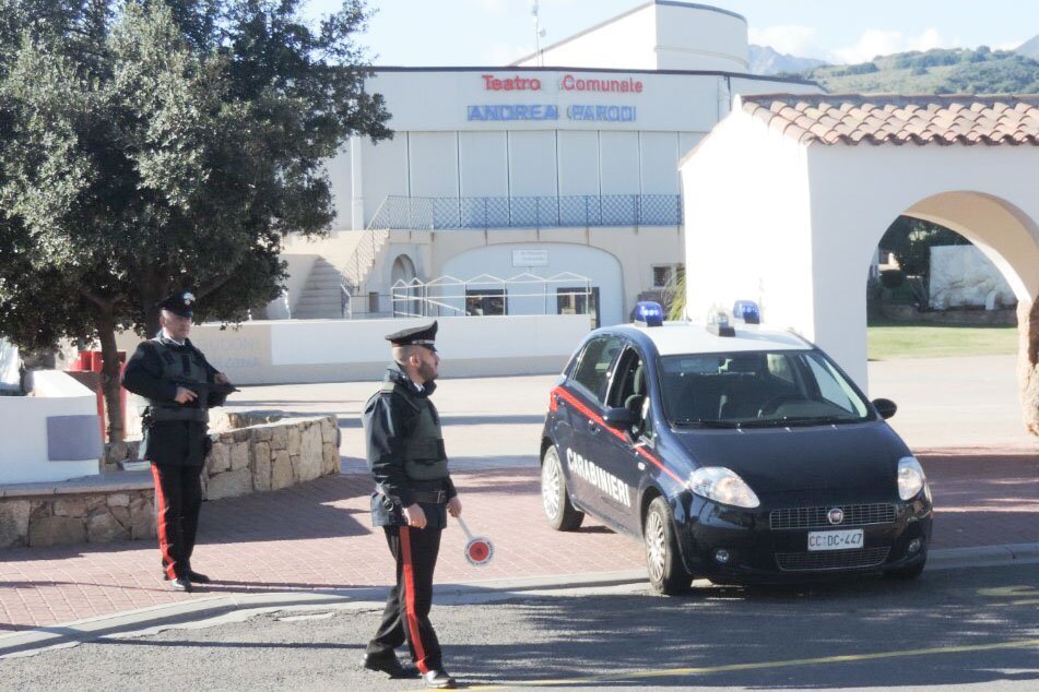 Ruba uno Smartphone e lo regala alla moglie: ladro galantuomo finisce nei guai