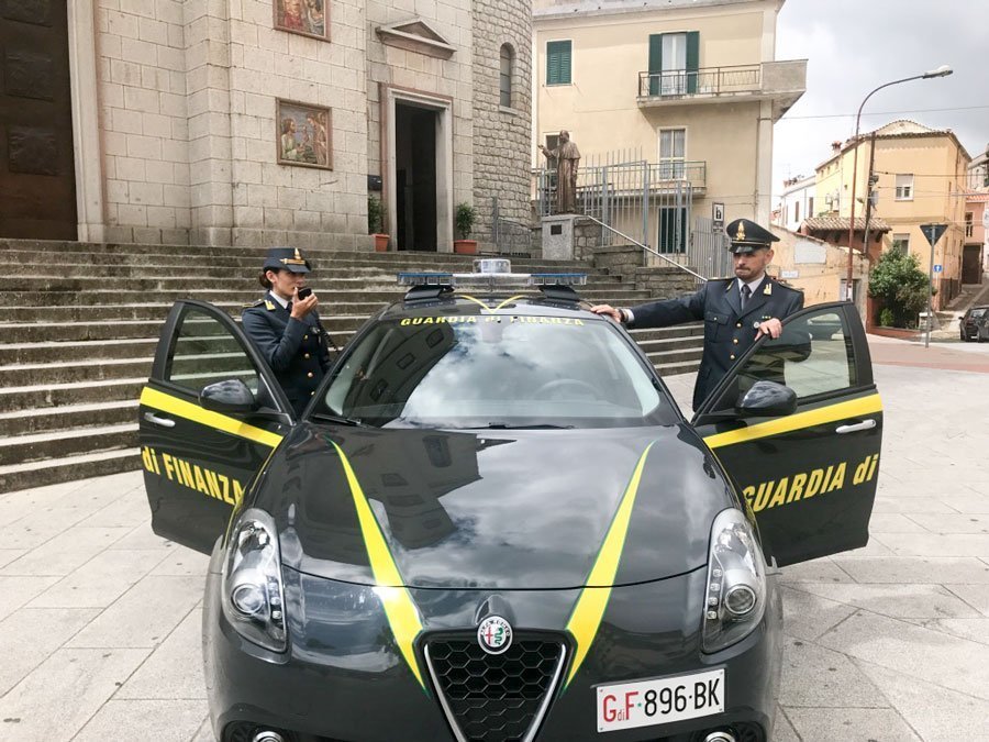 Allarme soldi falsi nel Nuorese: la GDF sequestra banconote da 20 e 50 euro