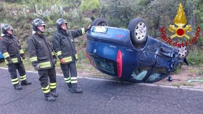 La Fiat Punto dopo l'incidente sulla Nuoro Orgosolo