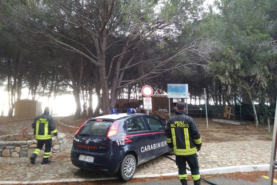 Lotzorai. Le fiamme devastano il chiosco sul mare