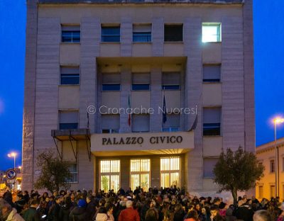 Nuoro condanna il femminicidio (foto S.Novellu)