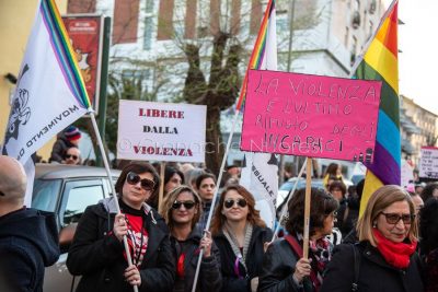 Nuoro. Manifestazione di rabbia contro l'uccisione di Romina Meloni (foto S.Novellu)