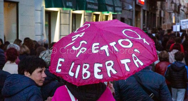 Nuoro. Manifestazione di rabbia contro l'uccisione di Romina Meloni (foto S.Novellu)