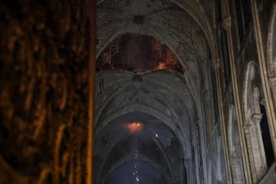 Parigi. La volta crollata di Notre Dame