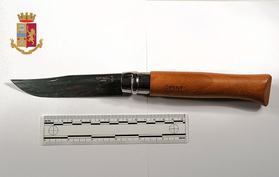 Nuoro. Due denunce: ubriaco gira con un coltello e 30enne si masturba ai Giardini