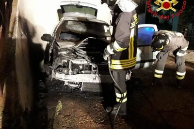 l'automobile data alle fiamme