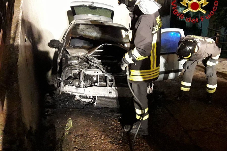 Intimidazione nella notte: a fuoco l’autovettura di una dipendente dell’ARST