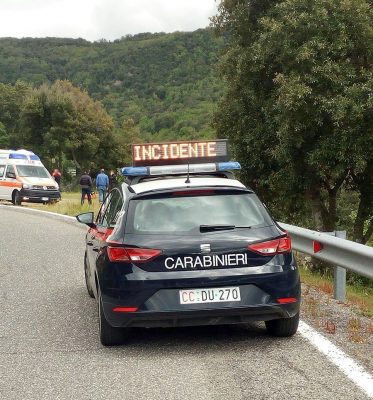 Carabinieri sul luogo dell'incidente