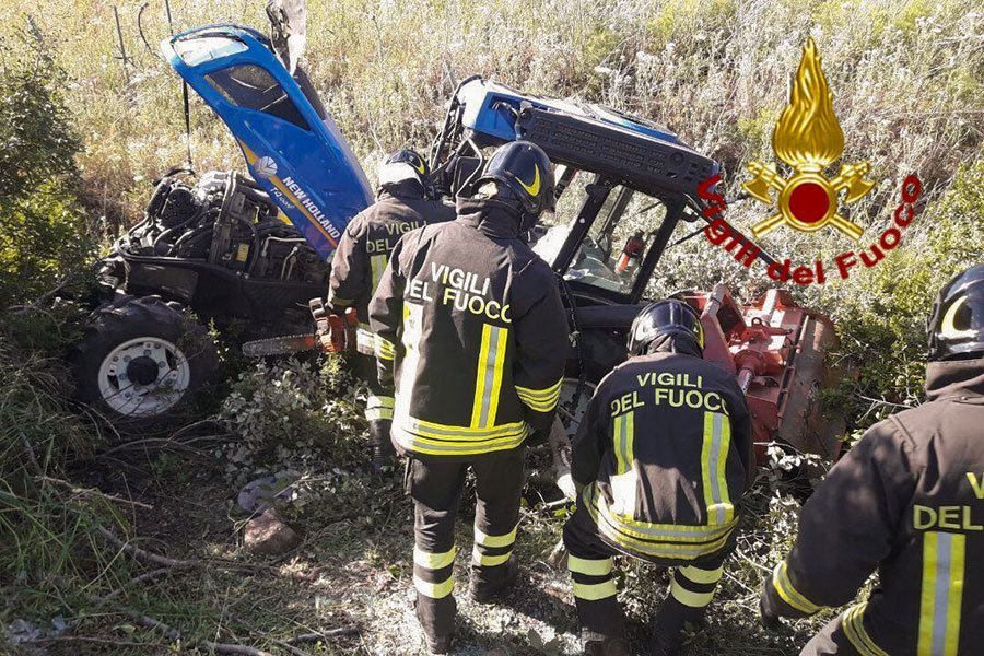 Trattore si ribalta in una scarpata sulla Oliena Orgosolo: ferito il conducente
