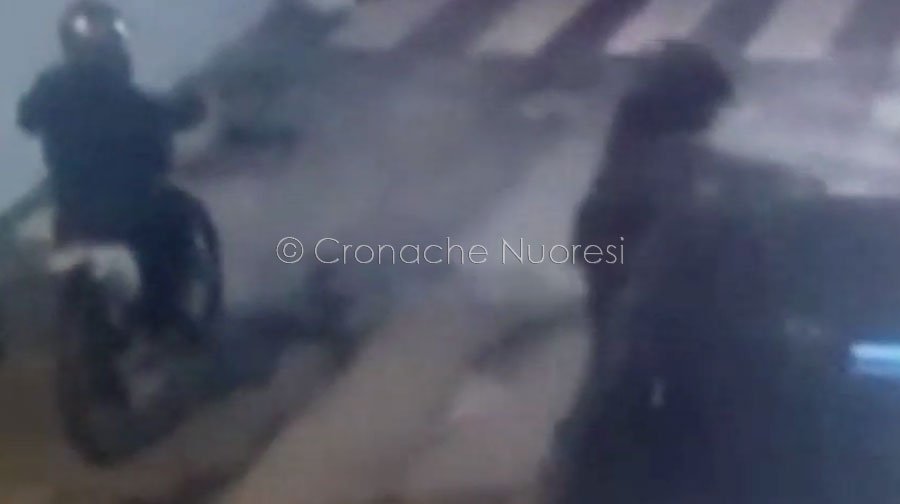 Orgosolo. Sono due gli incendiari ripresi dalle telecamere della nuova Caserma – VIDEO