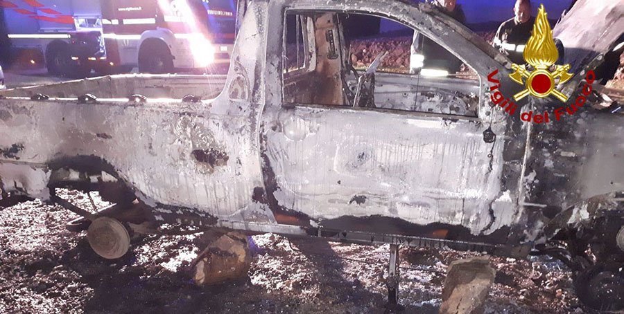Un’auto rubata a Sarule è stata data alle fiamme sulla 389