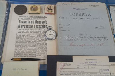 Reperti storici conservati nella nuova caserma di Orgosolo (© foto S.Novellu)