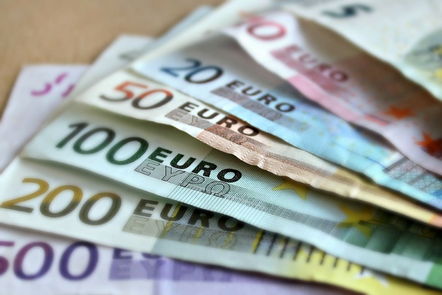 Nuoro. Studentessa trova 10mila euro in contanti e li restituisce