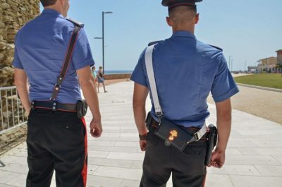 Carabinieri durante un controllo