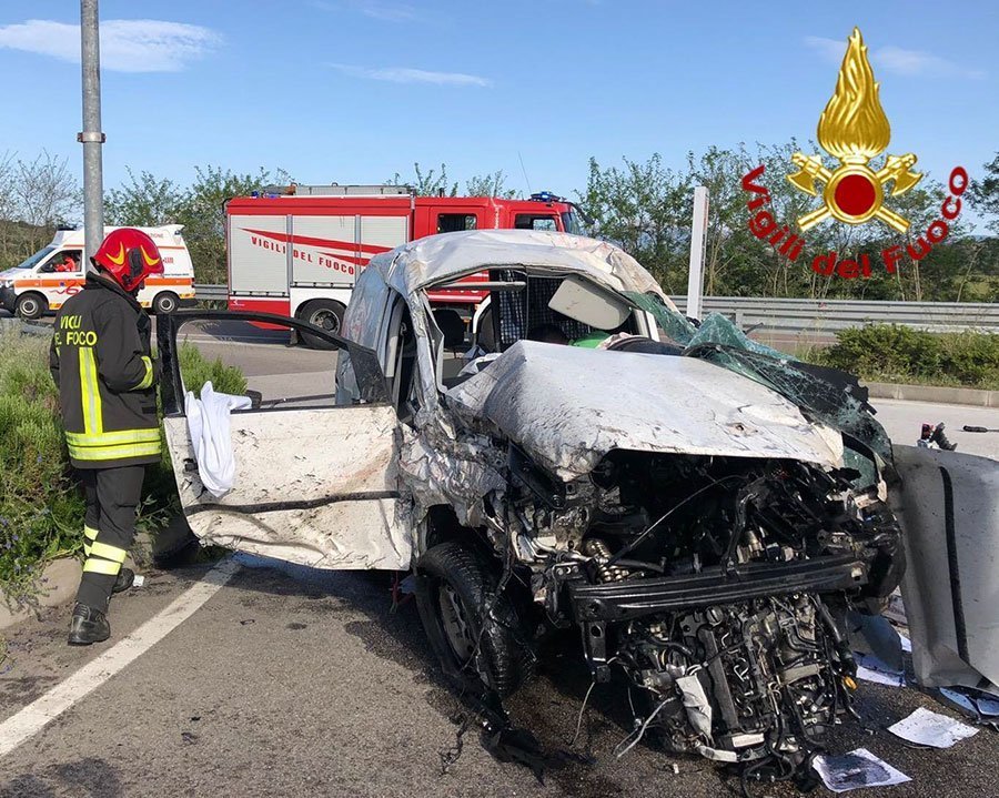 Nuoro. Scontro tra due auto sulla Statale 389: tre feriti: uno è grave