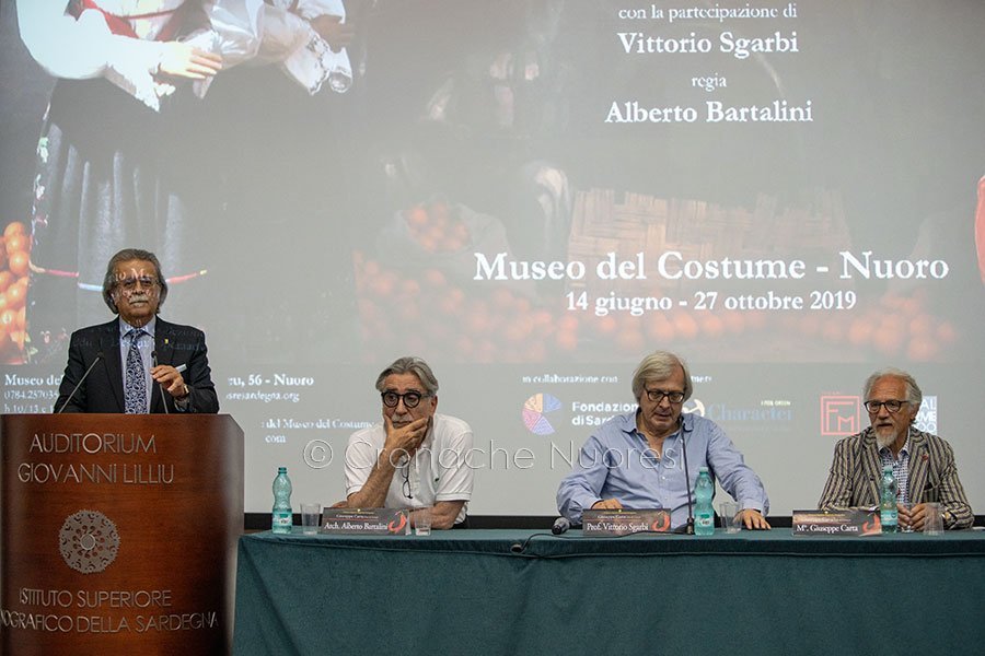 Nuoro. ISRE, inaugurazione della mostra di Giuseppe Carta (© foto S.Novellu)