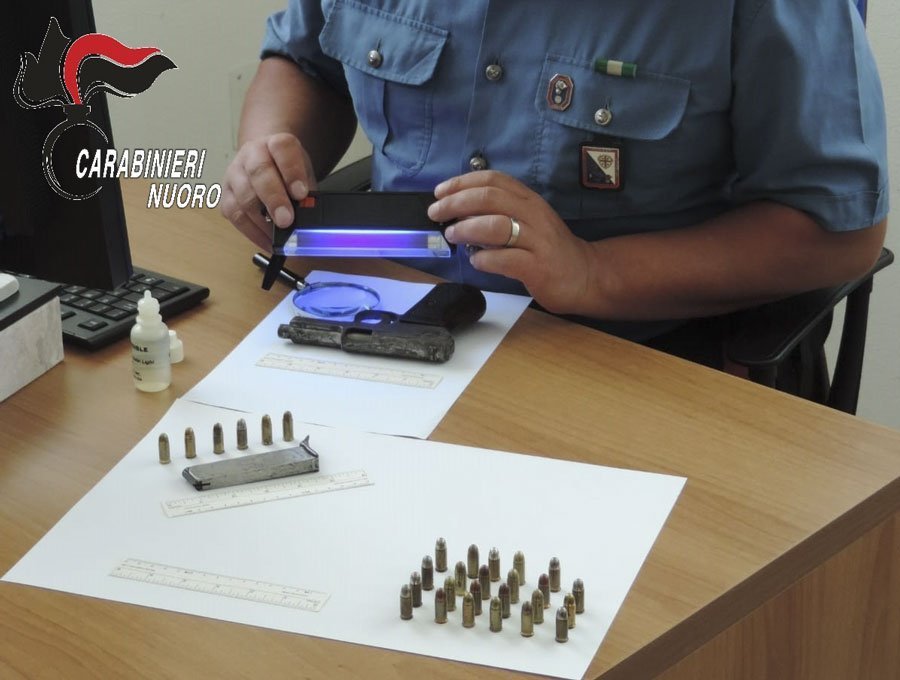 Dorgali. Nascondeva in casa pistola e munizioni illegali: arrestato