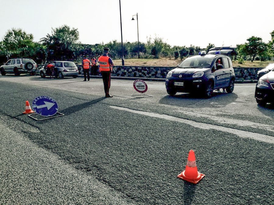 60enne ai domiciliari va al bar e si ubriaca: i Carabinieri lo arrestano per evasione